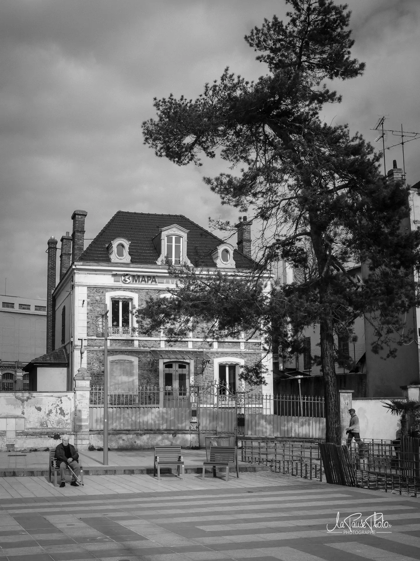 LAPAUSEPHOTO.fr - Street Photography in Lonpont-sur-Orge, France